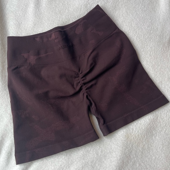 Aurola Seamless Scrunch Shorts- Brown Camo - Picture 1 of 2
